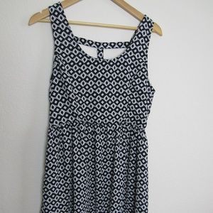 🌵Xhiliration black white pattern dress large.  A